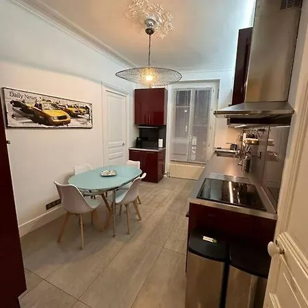 Апартаменты So Chic 72 Montmatre D'exception
