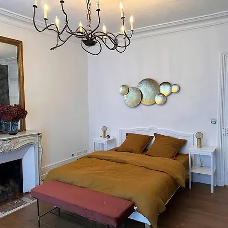 So Chic 72 Montmatre D’exception *